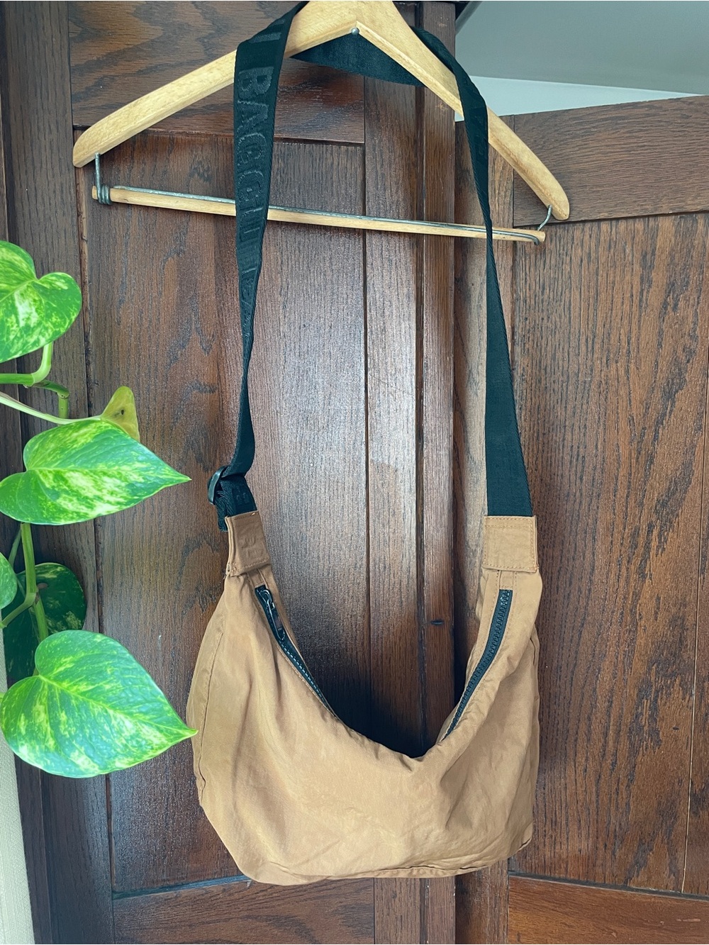 BAGGU Crescent Belt Bag with Black Strap